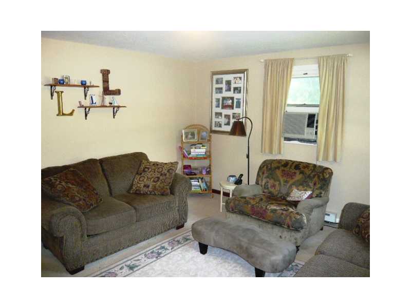 42 Azalea Road Narragansett, RI 02882 - Photo 4 of 25 Living Room.
