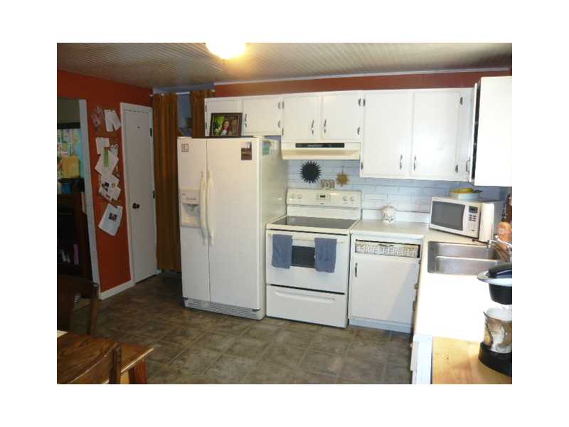 42 Azalea Road Narragansett, RI 02882 - Photo 6 of 25 Kitchen.