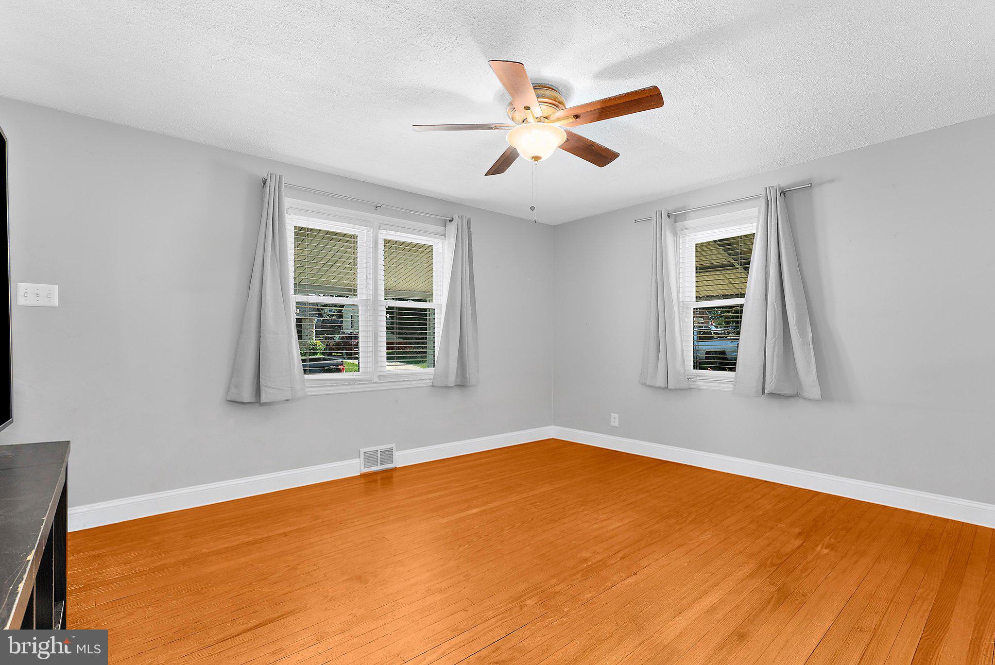212 Lake Road Pasadena, MD 21122 - Photo 8 of 69