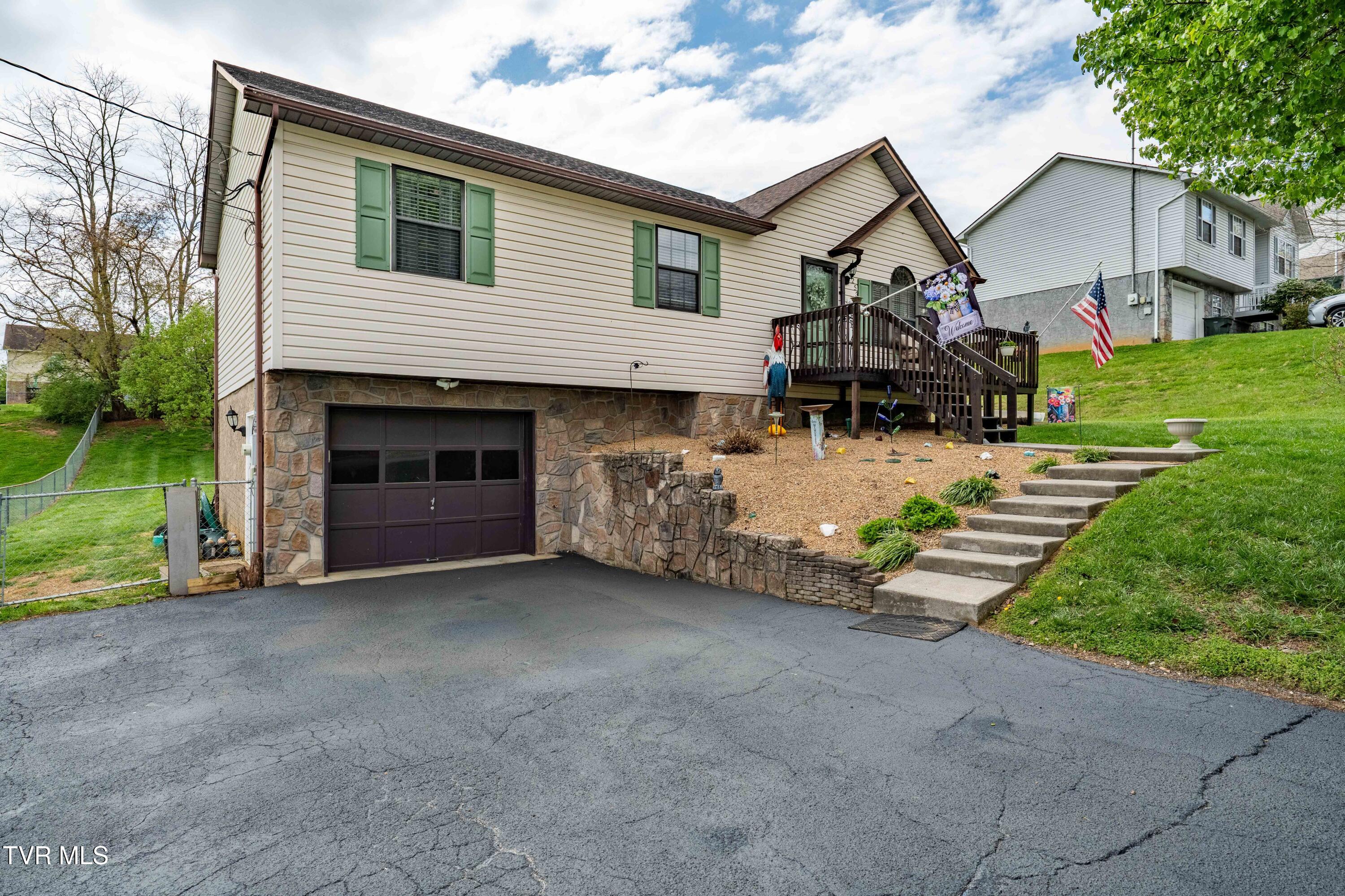 253 Springview Drive Gray, TN 37615 - Photo 3 of 45 253 Springview Dr (3 of 46)