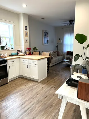 $2,750 | 1943 North Winchester Avenue, Unit 1R, Chicago, IL 60622