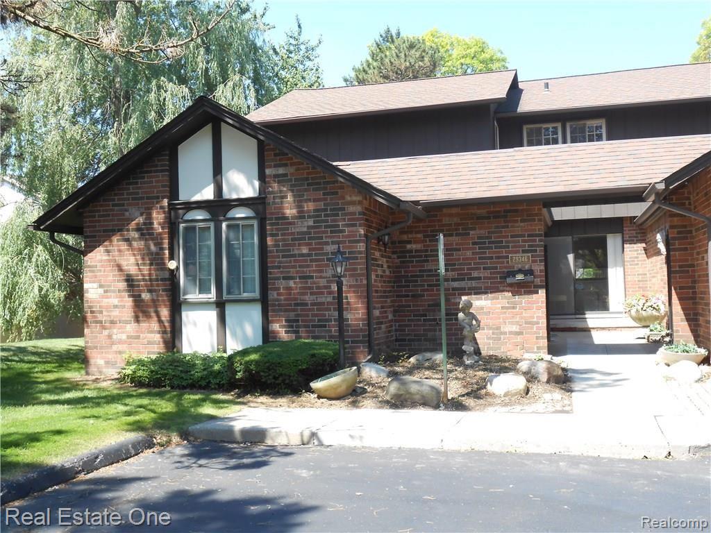 29346 Wellington Road West Southfield, MI 48034 - Photo 1 of 27