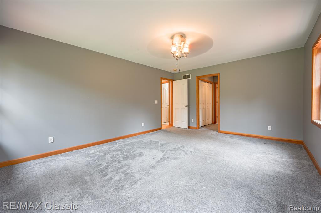 3119 East Maple Road Wixom, MI 48393 - Photo 15 of 40