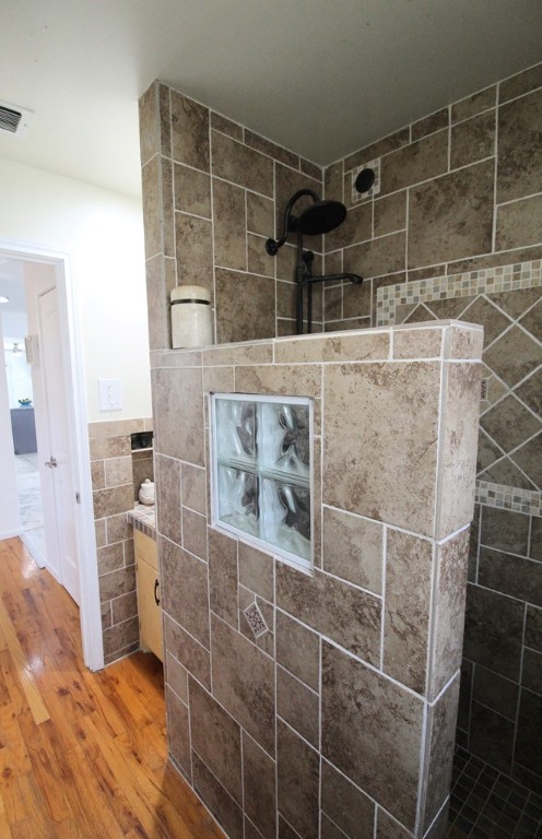 189 Sailfish Drive Rockport, TX 78382 - Photo 24 of 40 a bathroom with a shower