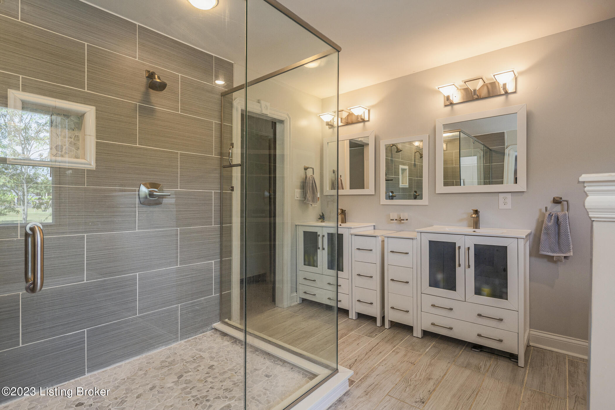 3403 Gatecreek Road Louisville, KY 40272 - Photo 12 of 33 Primary Bath