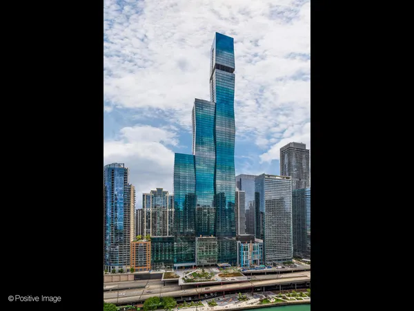 $1,979,000 | 363 East Wacker Drive, Unit 6805, Chicago, IL 60601