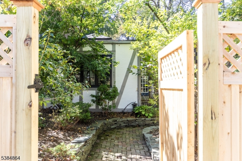 2 Harding Terrace Morristown, NJ 07960 - Photo 11 of 32