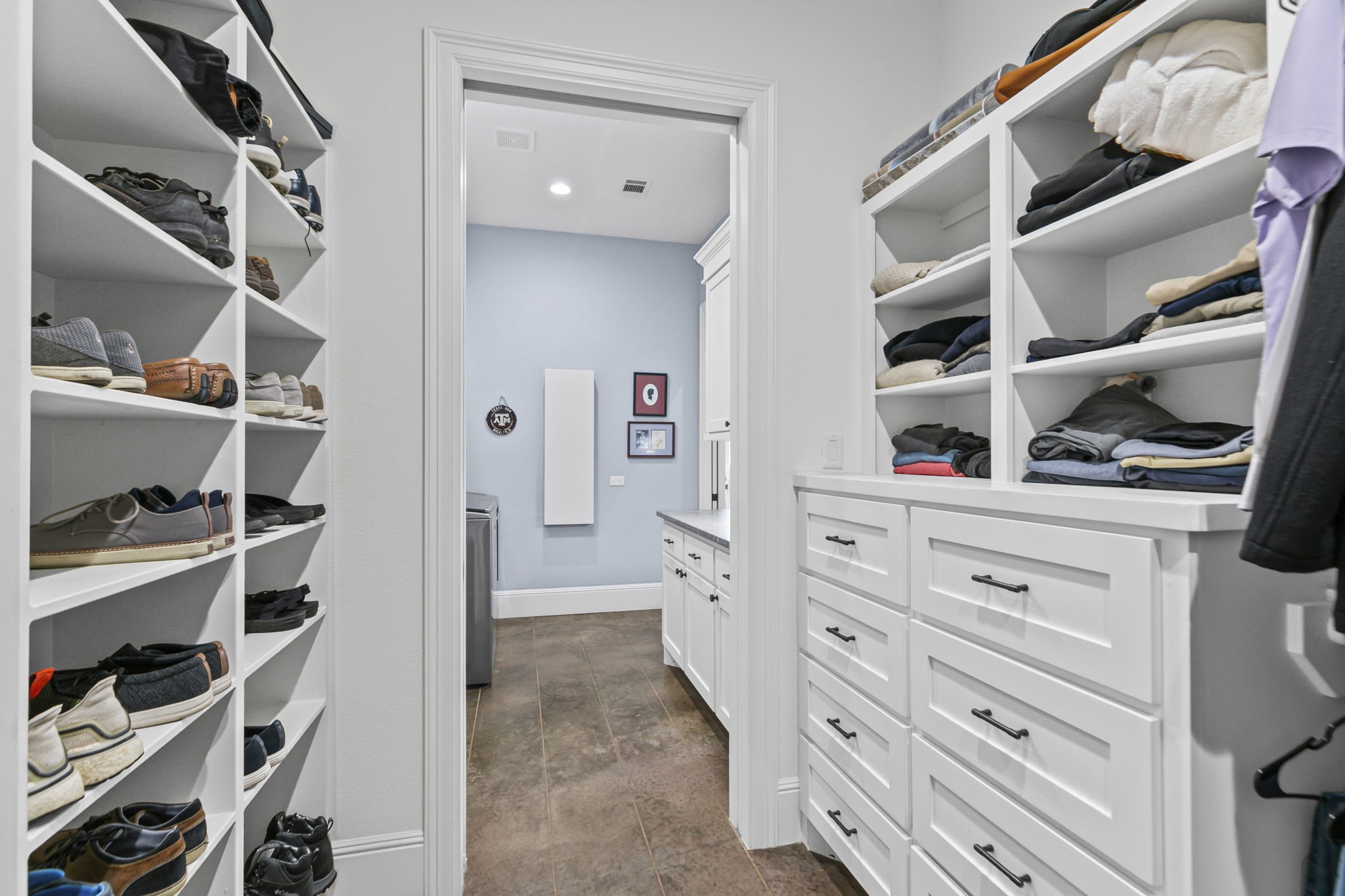 24550 Johnson Road Montgomery, TX 77356 - Photo 23 of 50 Closet connected to laundry room