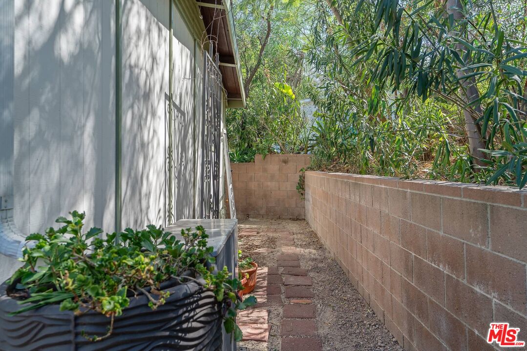 23777 Mulholland Highway, Unit 89 Calabasas, CA 91302 - Photo 27 of 38