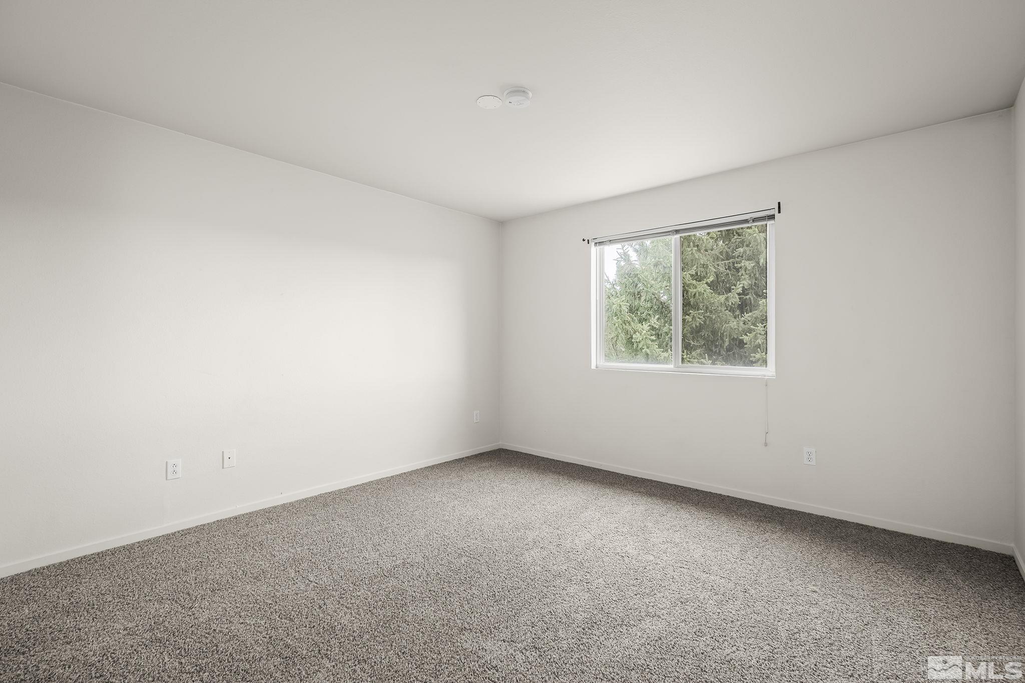 6850 Sharlands Avenue, Unit 2109 Reno, NV 89523 - Photo 10 of 16 an empty room with a window