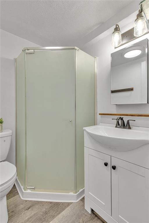 1009 37th St Extension Beaver Falls, PA 15010 - Photo 13 of 33 Master bath.