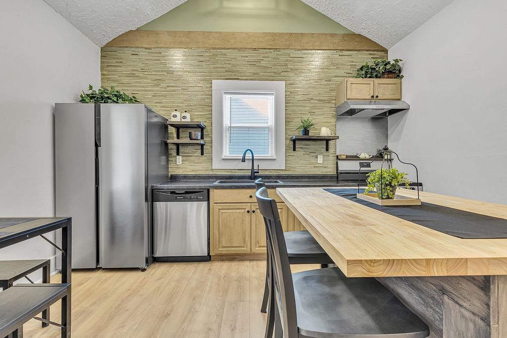 1009 37th St Extension Beaver Falls, PA 15010 - Photo 3 of 33 Kitchen with a great accent wall.