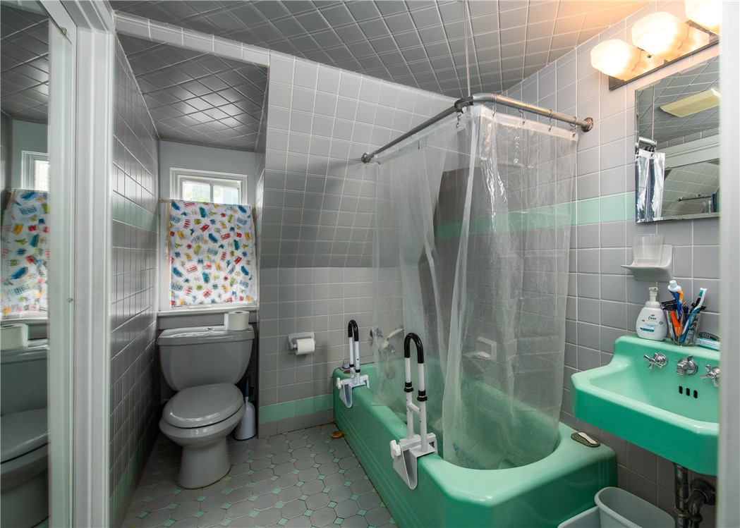 288 Benefit Street Providence, RI 02903 - Photo 18 of 29 primary bathroom