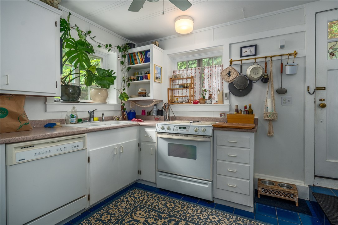 288 Benefit Street Providence, RI 02903 - Photo 20 of 29 tenant's kitchen