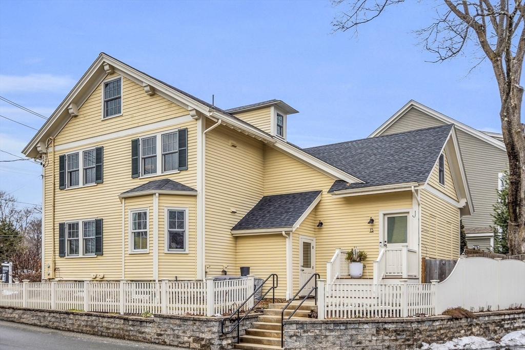 15 Fletcher Road, Unit 15 Bedford, MA 01730 - Photo 3 of 40 Gallery Image 3