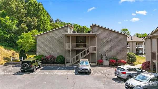 $189,900 | 140 Lake Concord Road Northeast, Unit D10, Concord, NC 28025