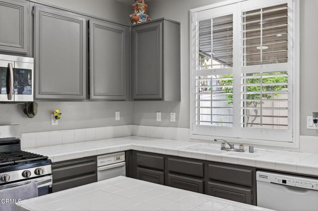 816 Noontide Way Oxnard, CA 93035 - Photo 16 of 41 a kitchen with granite countertop a sink and a stove