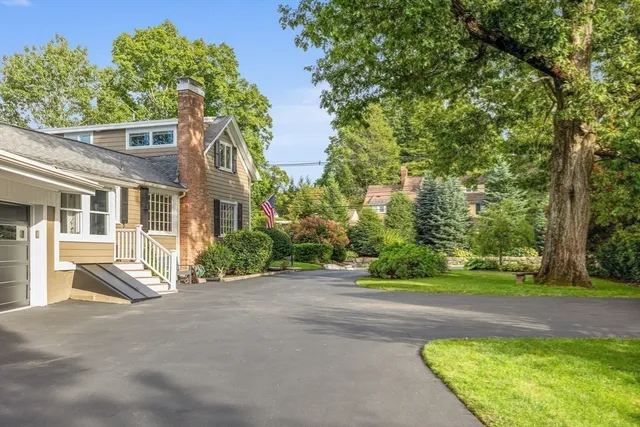 a view of a house with a backyard