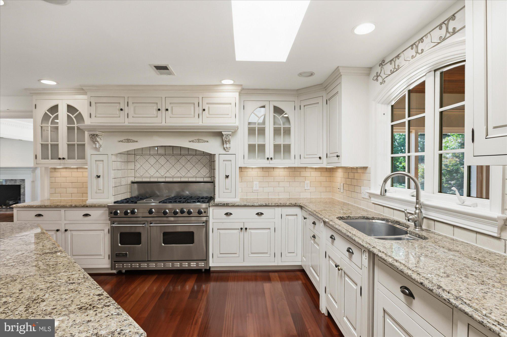 10019 Kendale Road Potomac, MD 20854 - Photo 22 of 64 Kitchen, Brazilian Cherry Hardwood Floors