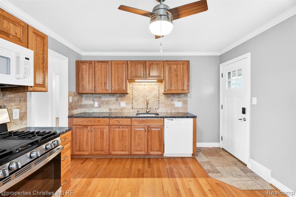 26605 Rialto Street Madison Heights, MI 48071 - Photo 13 of 37