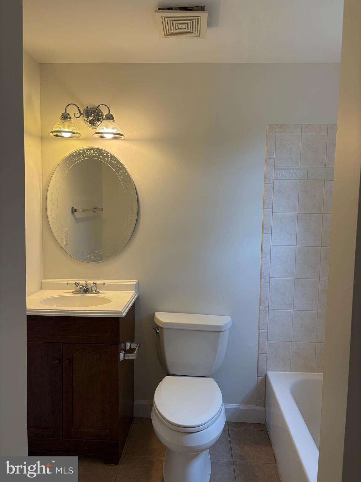 6711 Greendale Road Alexandria, VA 22310 - Photo 30 of 35 Private full bath for bedroom 4