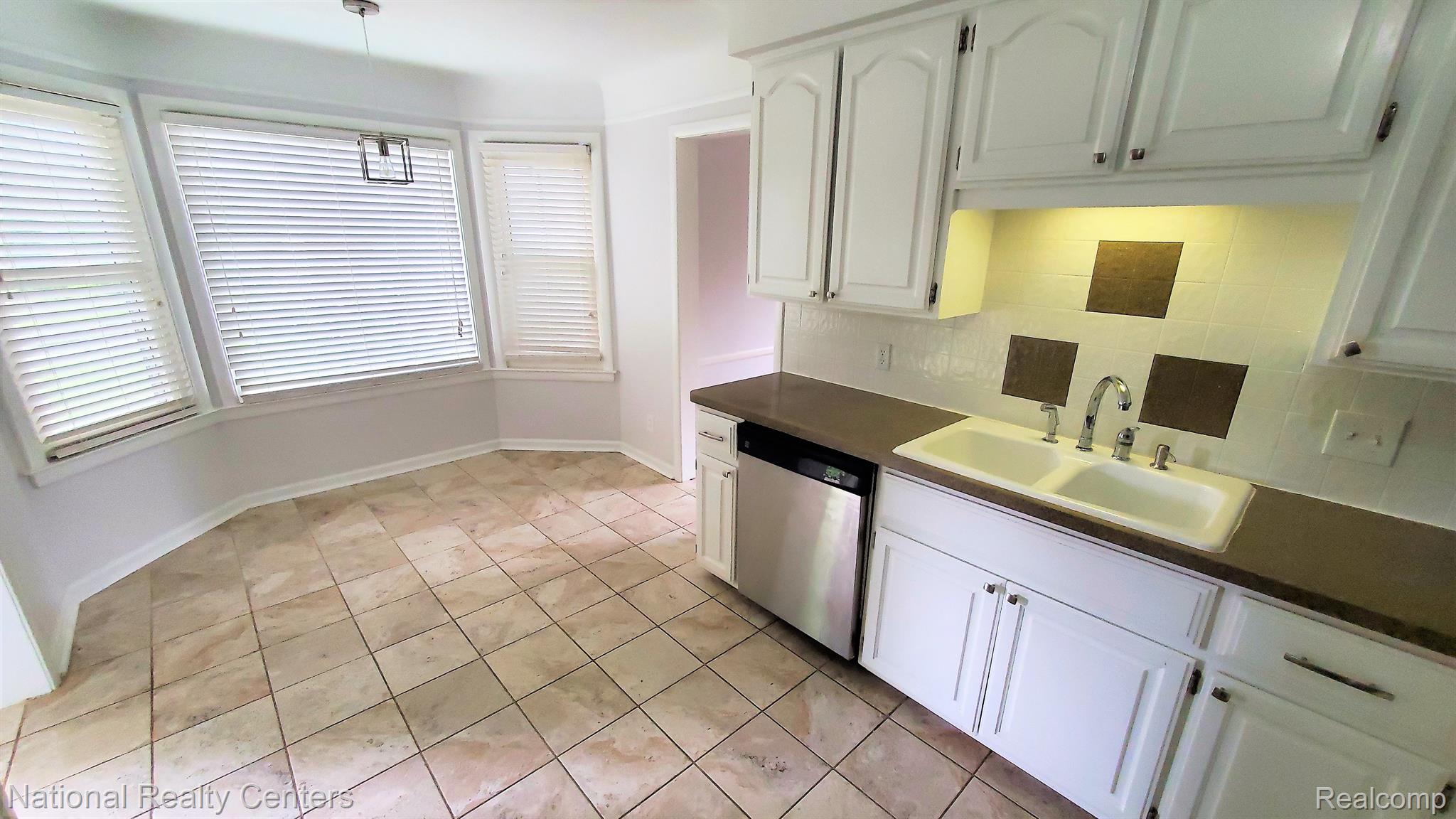 1535 South Renaud Road Grosse Pointe, MI 48236 - Photo 11 of 36 Gallery Image 11