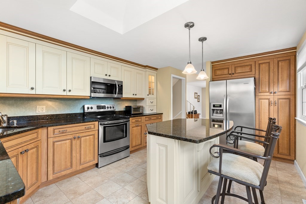 6 Berwick Road Easton, MA 02375 - Photo 7 of 35