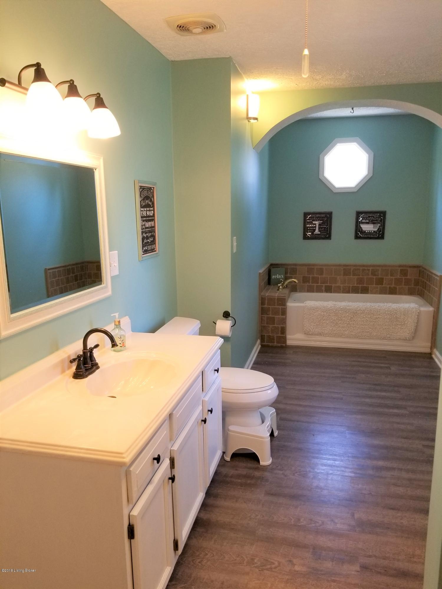 8906 Old Bates Road Louisville, KY 40228 - Photo 21 of 35 Pic 21 Old Bates