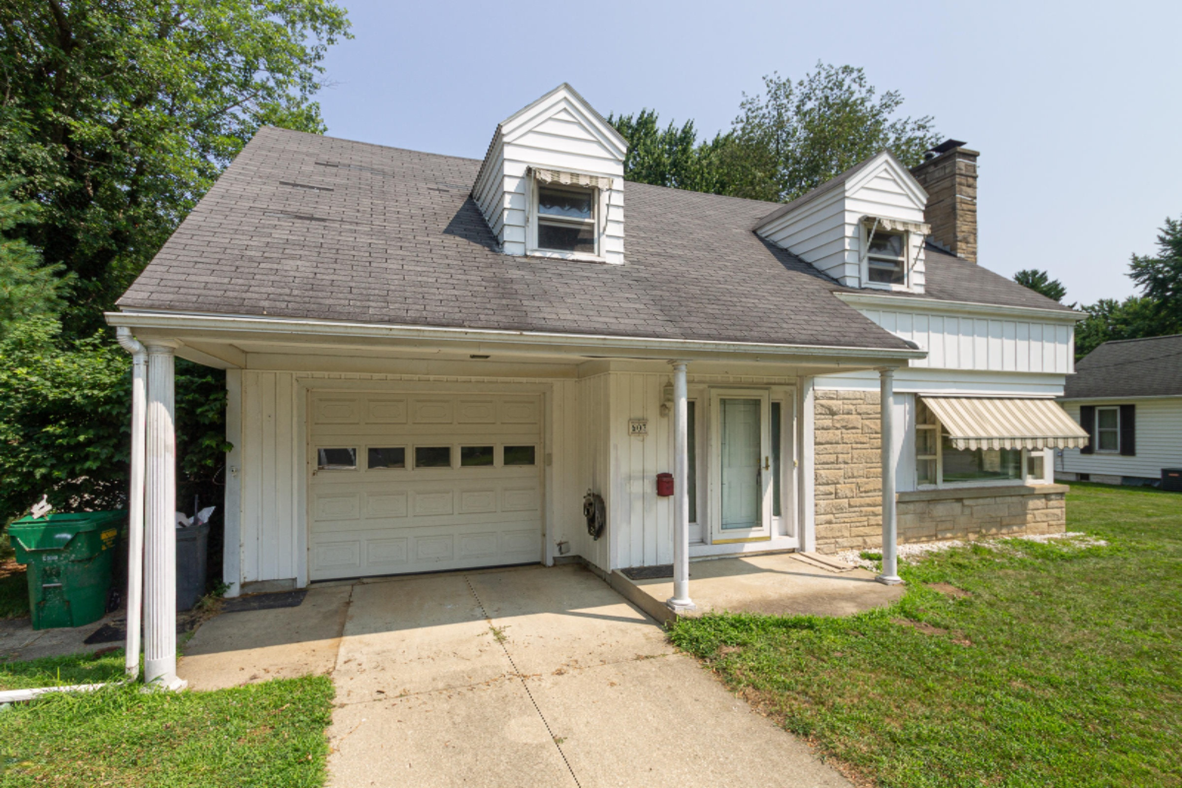 607 West Broadway Street Three Rivers, MI 49093 - Photo 2 of 28 607 W Broadway Ave-102