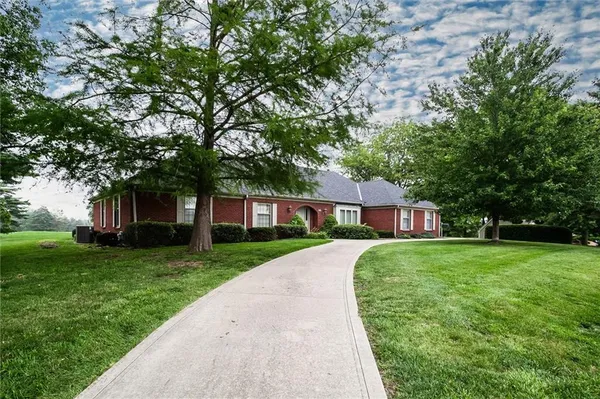 $650,000 | 1406 Golf Club Drive South, Richmond, MO 64085