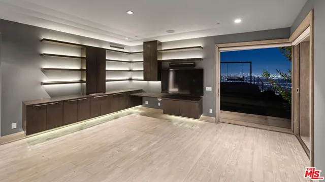 $4,995,000 | 1600 Viewmont Drive, Los Angeles, CA 90069