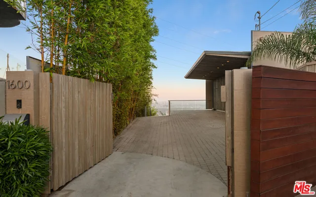 $4,995,000 | 1600 Viewmont Drive, Los Angeles, CA 90069