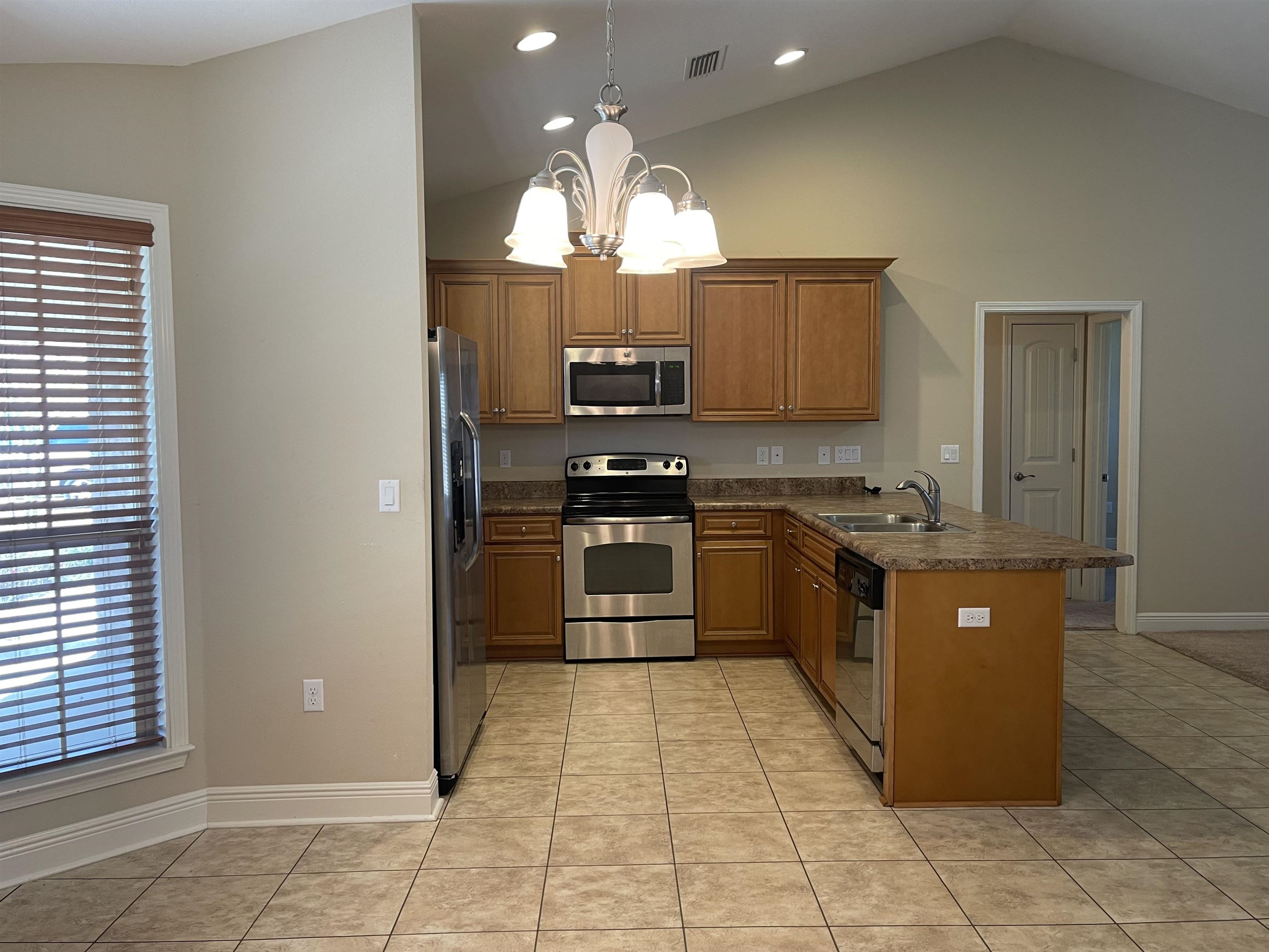 616 Fulton Loop Foley, AL 36535 - Photo 8 of 26 Kitchen