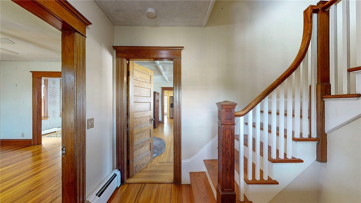 37 Woodlund Avenue Westerly, RI 02891 - Photo 6 of 45 Charming front foyer