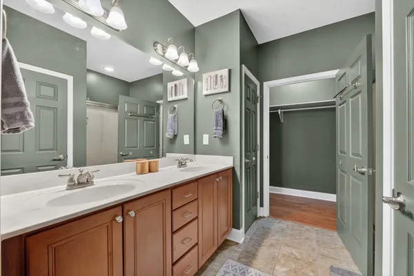 a view of livingroom with furniture