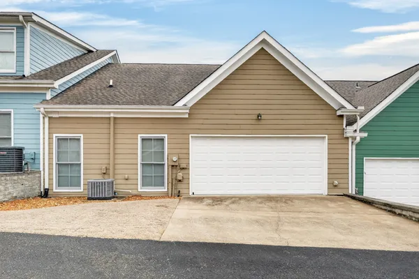 $249,900 | 220 James Longstreet Boulevard, Fayetteville, TN 37334