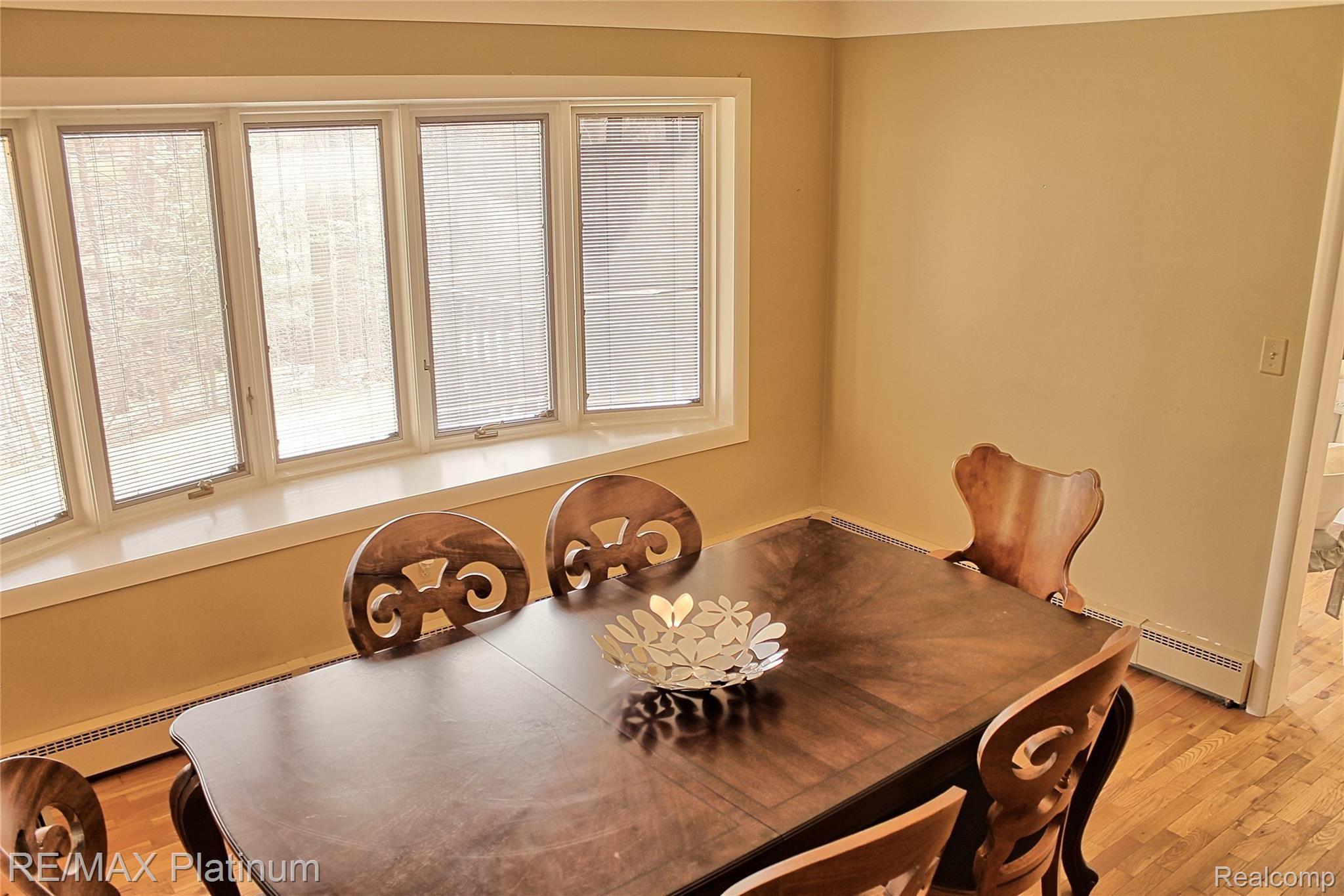 625 Spring Valley Road Ann Arbor, MI 48105 - Photo 13 of 75 DiningBetter.jpg