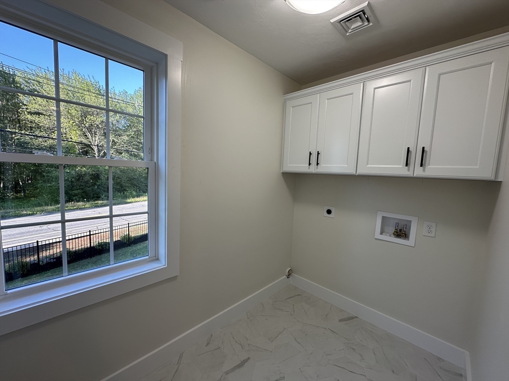 9 Leos Way Sterling, MA 01564 - Photo 18 of 26