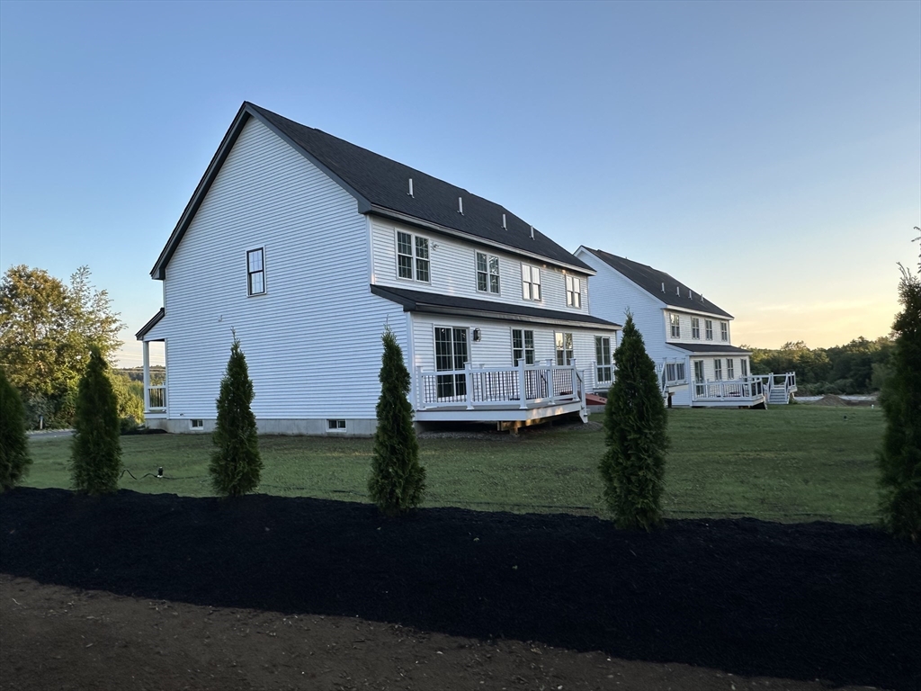 9 Leos Way Sterling, MA 01564 - Photo 3 of 26