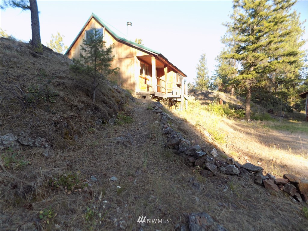 9 Stonehaven Road Tonasket, WA 98855 - Photo 3 of 23