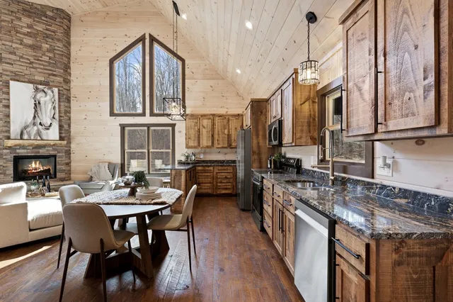 $750,000 | 1264 Sun Rock Mountain Road, Blue Ridge, GA 30513