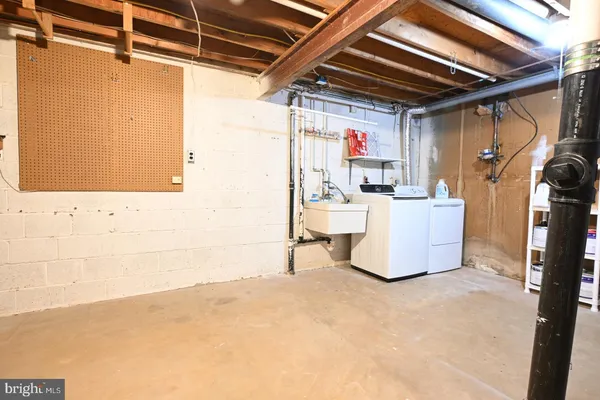 $685,000 | 8318 Uxbridge Court, Springfield, VA 22151