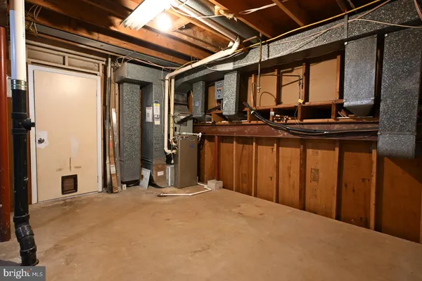 $685,000 | 8318 Uxbridge Court, Springfield, VA 22151