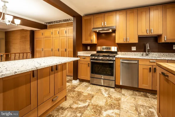 $685,000 | 8318 Uxbridge Court, Springfield, VA 22151