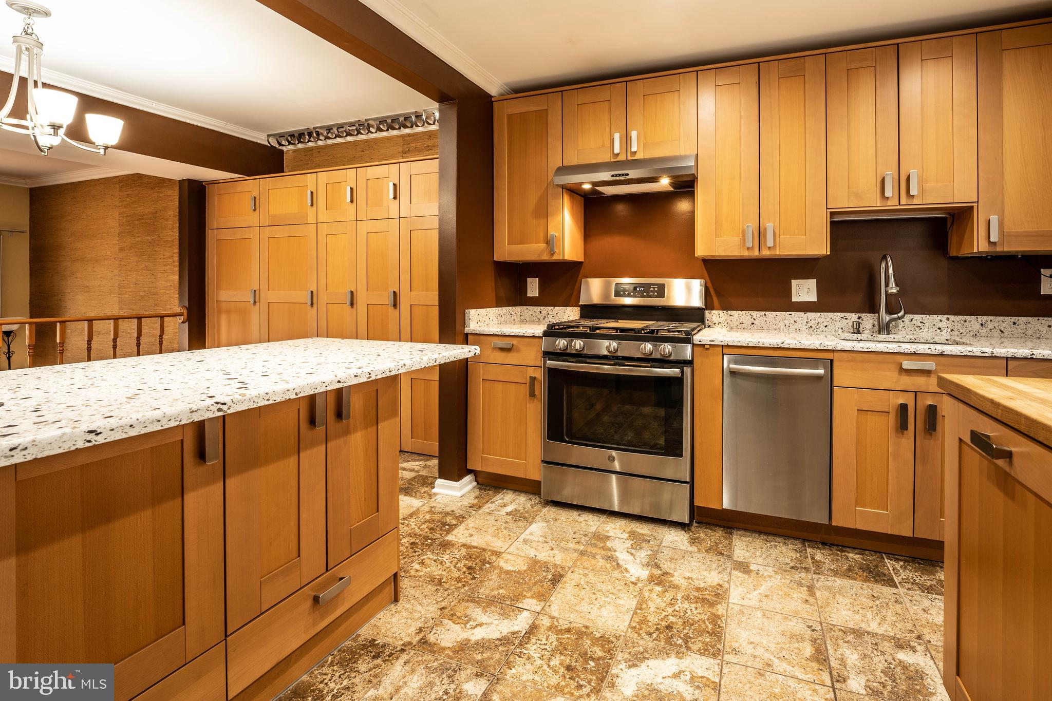 8318 Uxbridge Court Springfield, VA 22151 - Photo 5 of 24