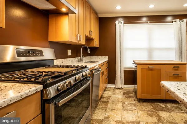 $685,000 | 8318 Uxbridge Court, Springfield, VA 22151