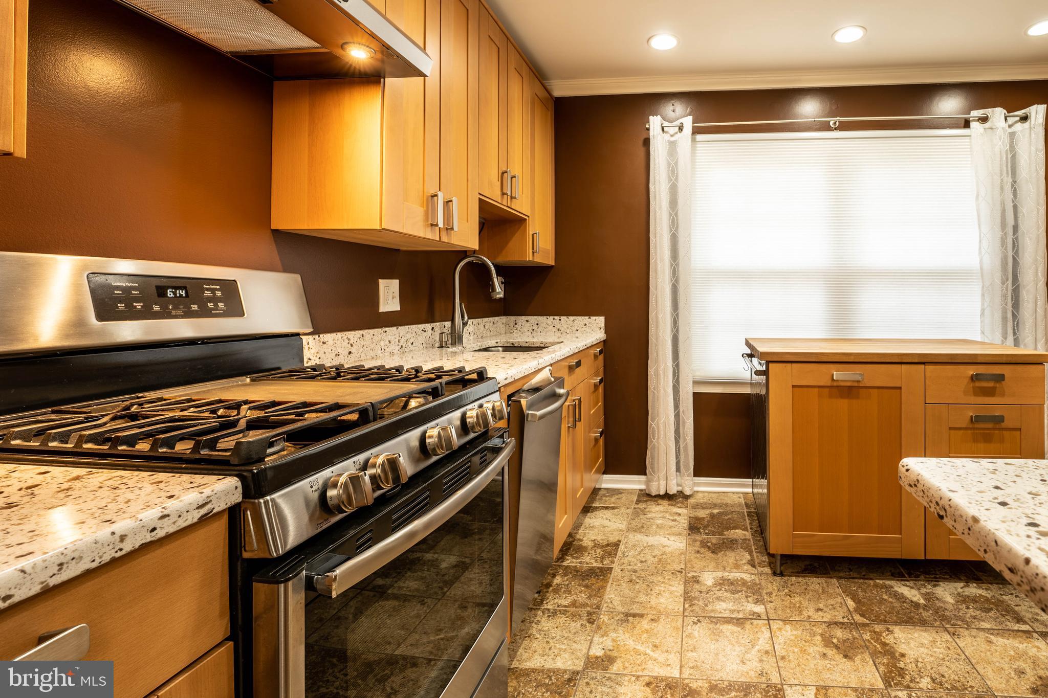 8318 Uxbridge Court Springfield, VA 22151 - Photo 6 of 24