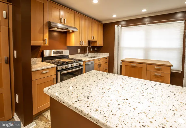 $685,000 | 8318 Uxbridge Court, Springfield, VA 22151