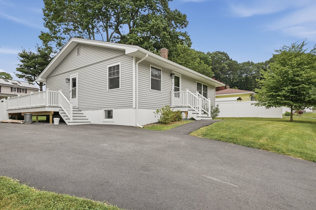 3 Hingham Road, Unit 1 Worcester, MA 01606 - Photo 3 of 35