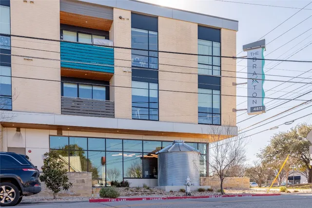 $1,570 | 4811 Woodrow Avenue, Unit 303, Austin, TX 78756